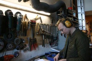 WoutInWerkplaats Wout Rock aan het werk